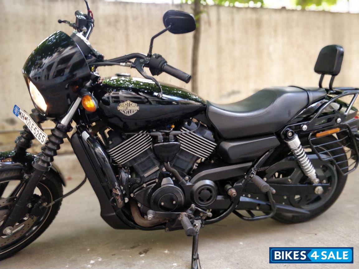 Black Harley Davidson Street 750