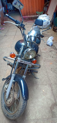 Black Bajaj Avenger 220 DTS-i