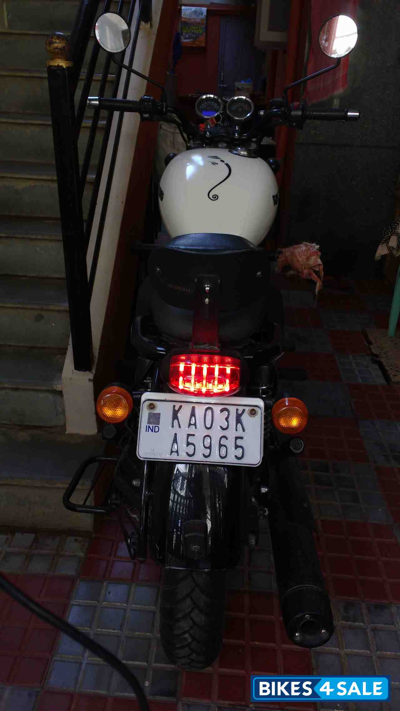 White Royal Enfield Thunderbird X 350