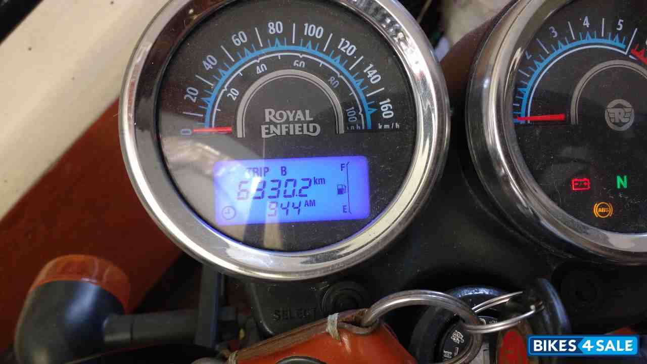 White Royal Enfield Thunderbird X 350