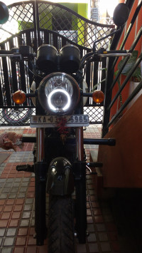 White Royal Enfield Thunderbird X 350