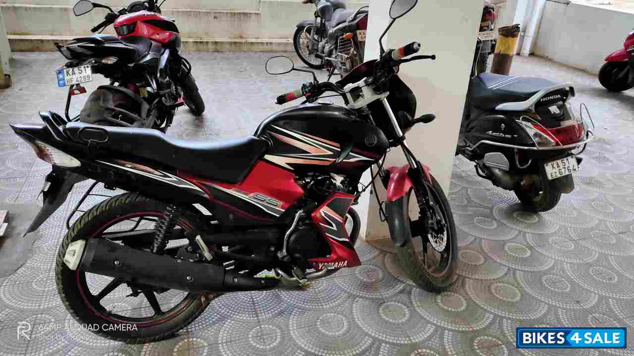 Red And Black Yamaha SS125