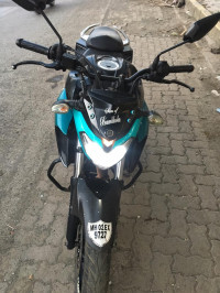 Black Yamaha FZ25