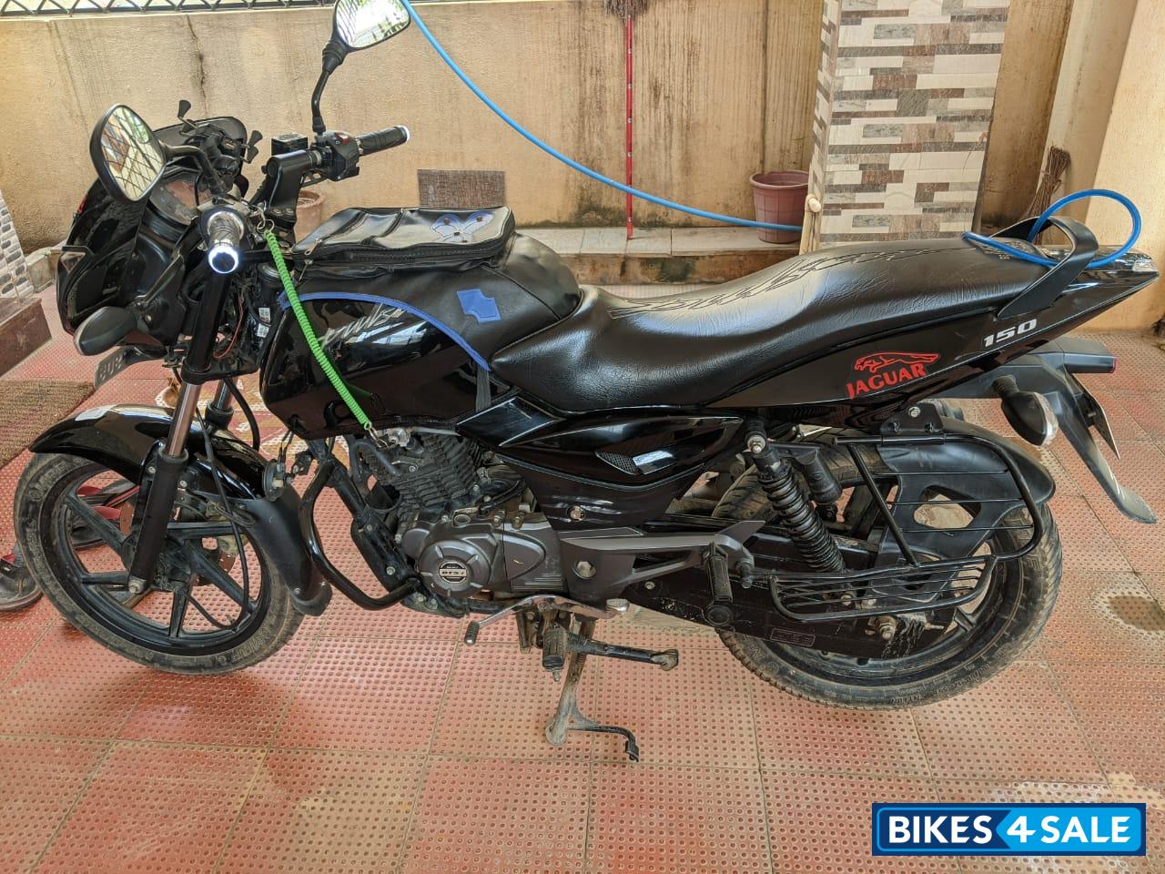 Black Bajaj Pulsar 150 Classic Black Bajaj Pulsar 150 Classic