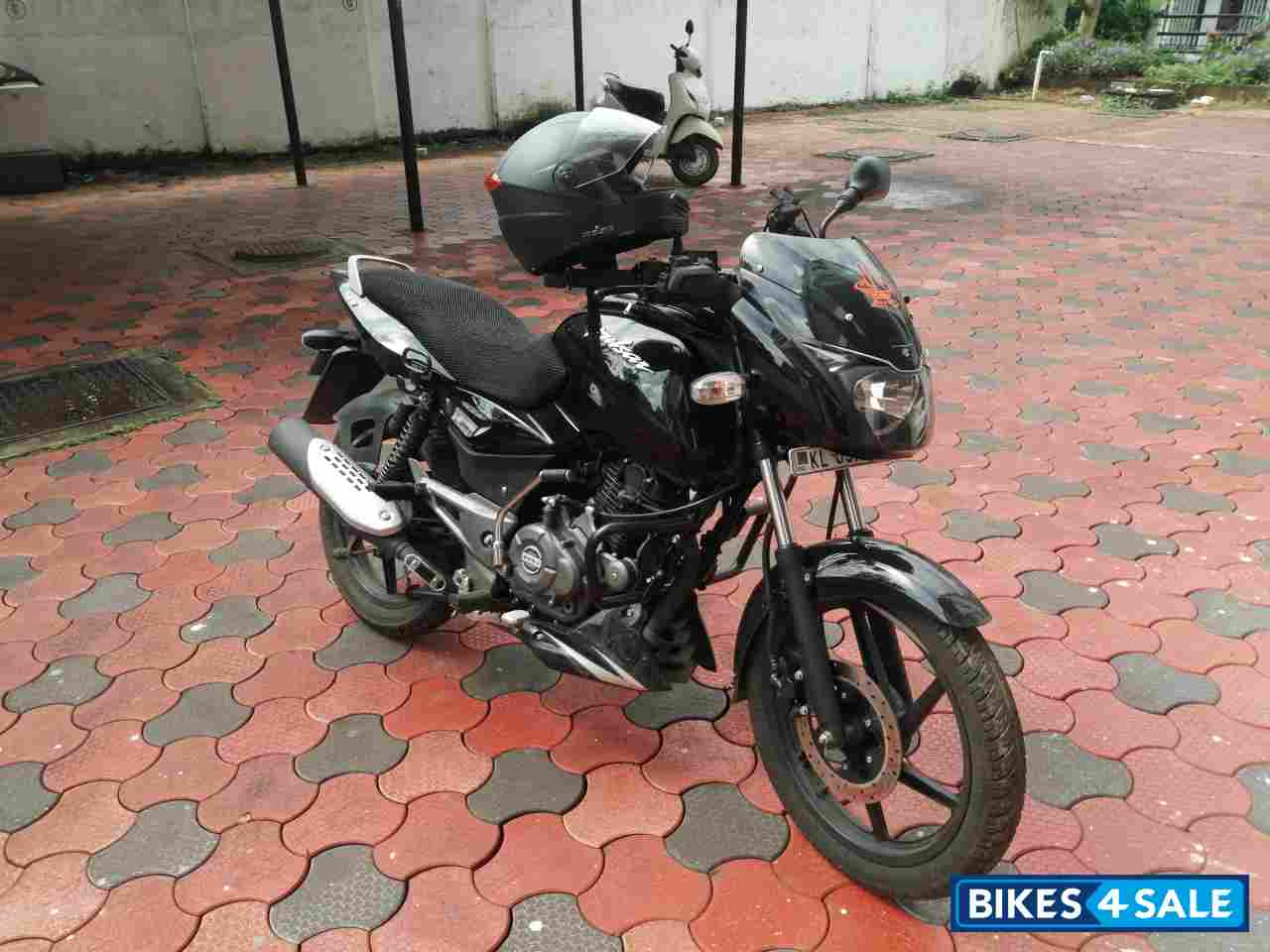 Black Bajaj Pulsar 125 Neon