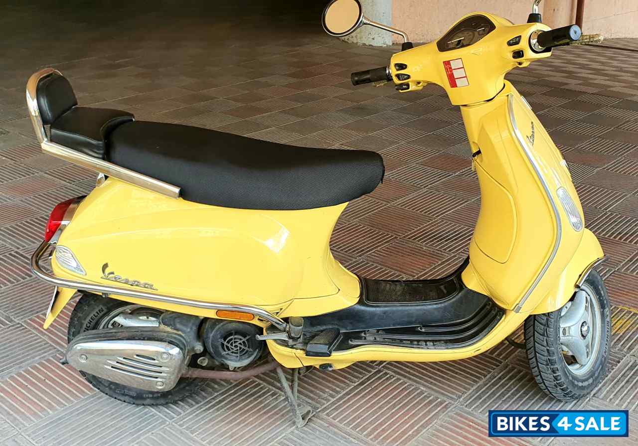Yellow Vespa LX 125