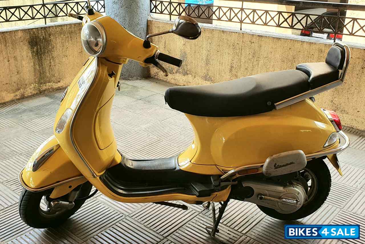 Yellow Vespa LX 125