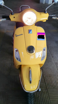 Yellow Vespa LX 125