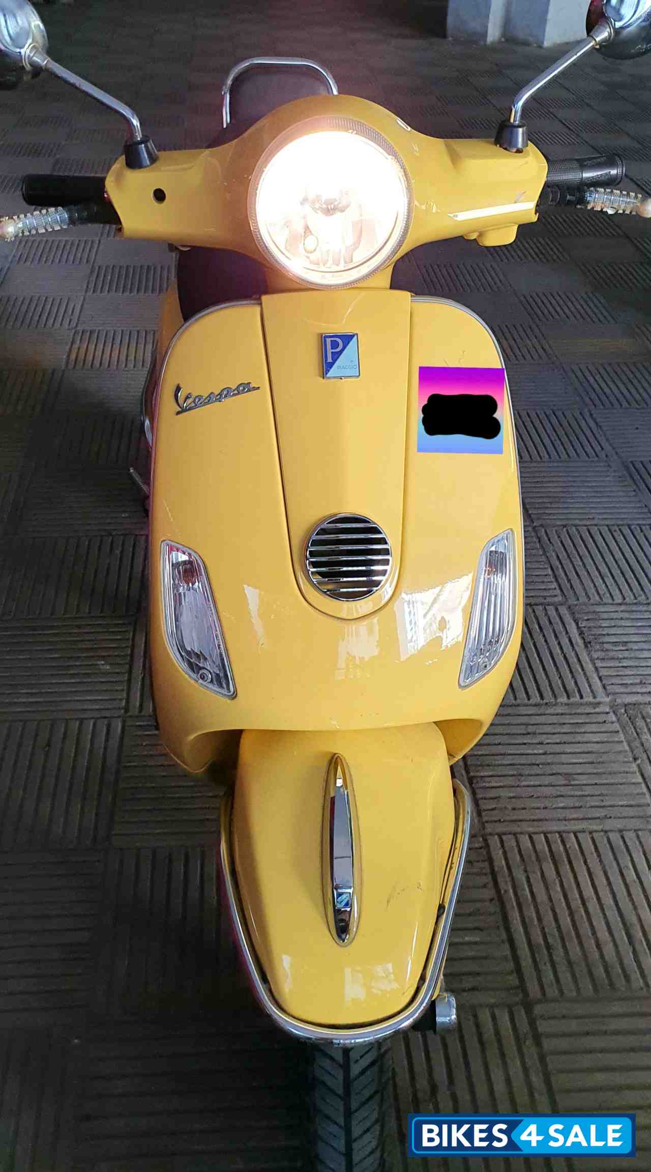 Yellow Vespa LX 125