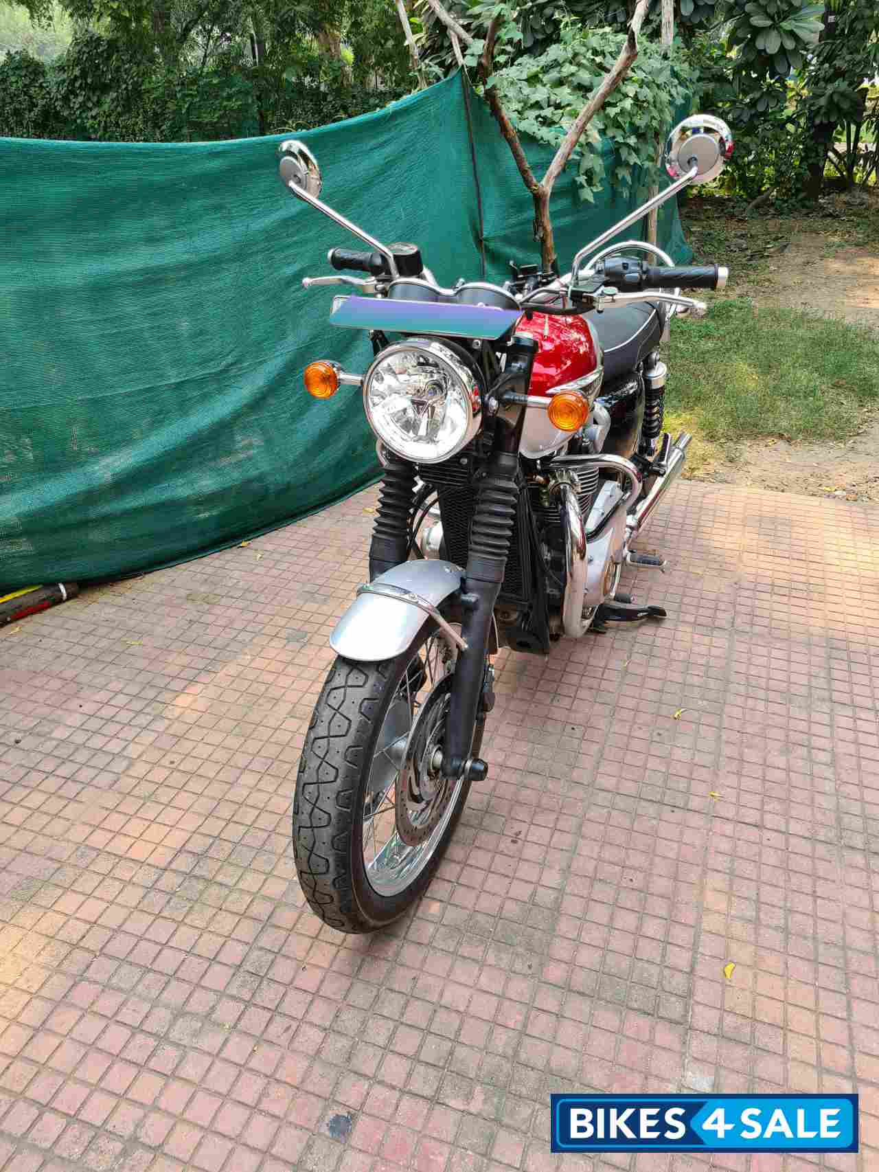 Cranberry Red And Silver Triumph Bonneville T120