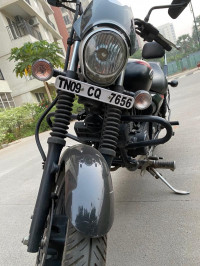Black Bajaj Avenger Street 220