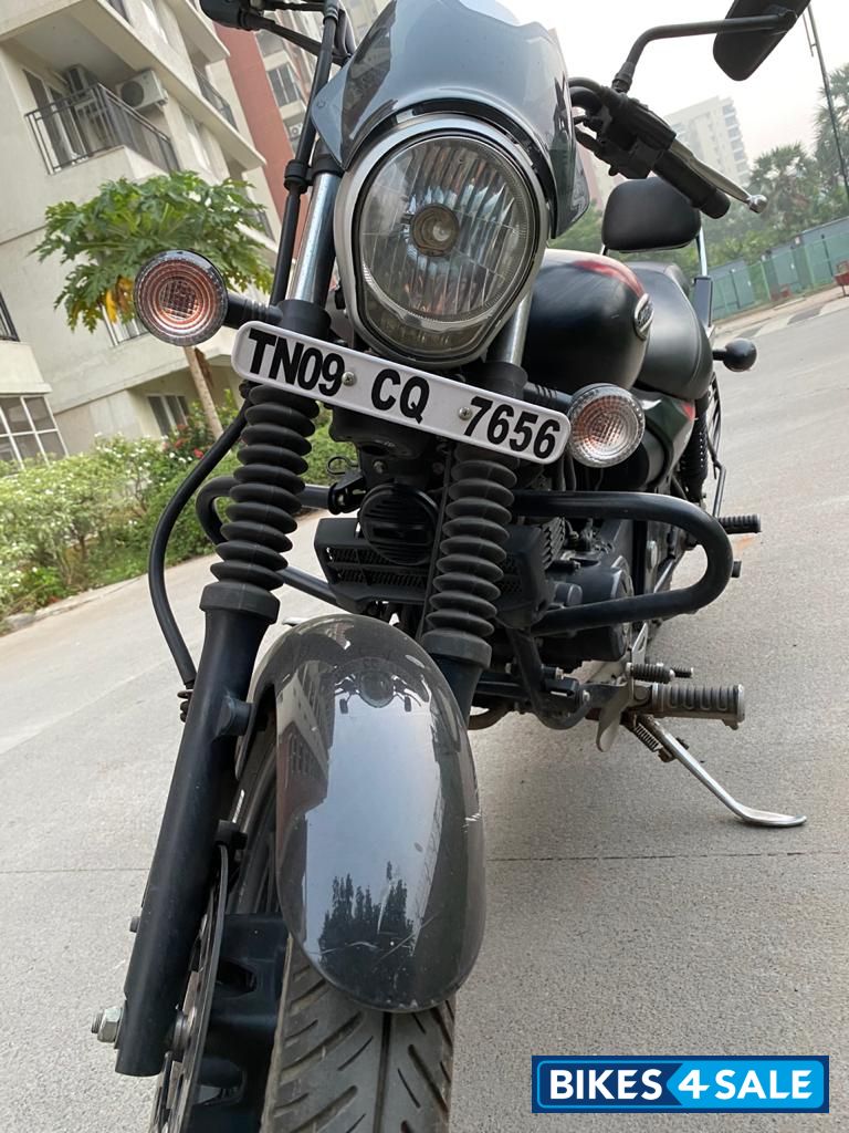 Black Bajaj Avenger Street 220