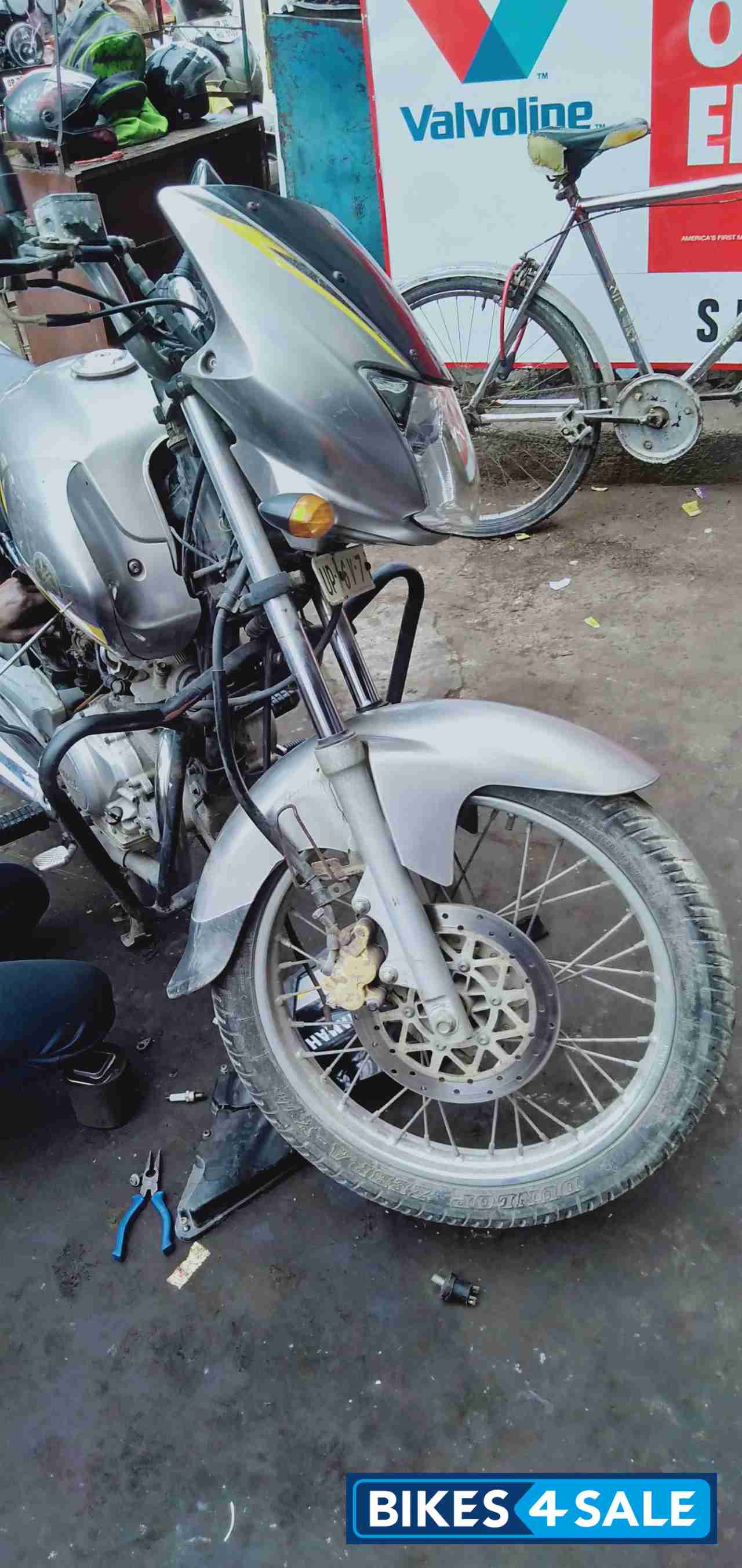 Silver Yamaha Gladiator