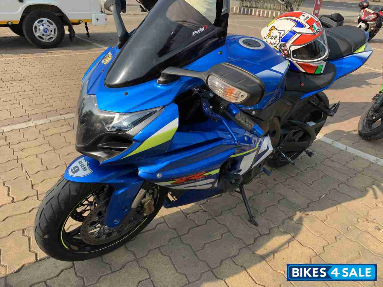 Metallic Triton Blue Suzuki GSX R1000