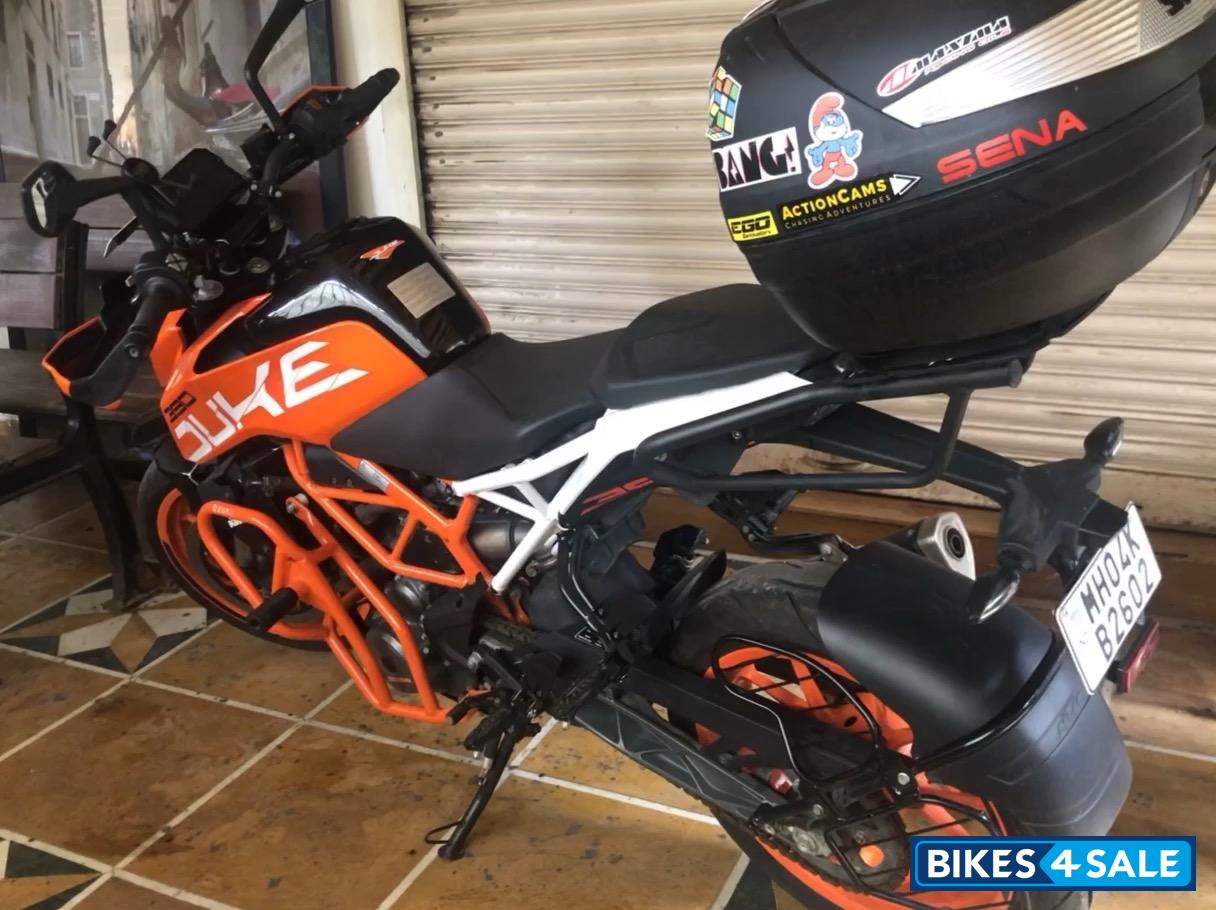 Orange KTM Duke 390