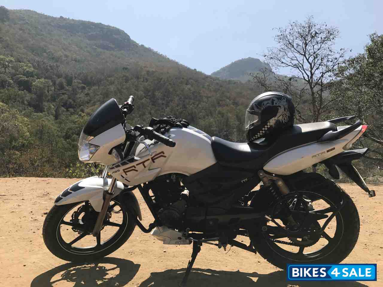 White TVS Apache RTR 180 ABS