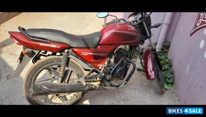 Red Honda Dream Neo