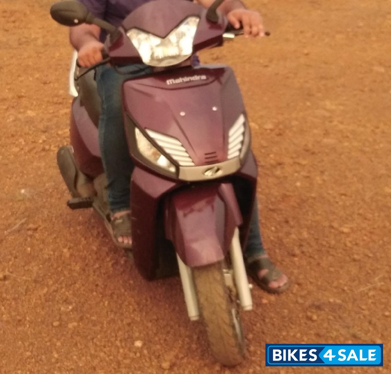 Black Mahindra Gusto