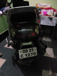 Black Mahindra Gusto