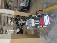 Black Bajaj Avenger 220 DTS-i