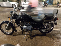 Black Bajaj Avenger 220 DTS-i