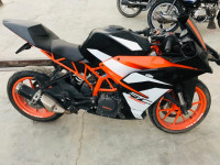 Ebony Matt Black KTM RC 390