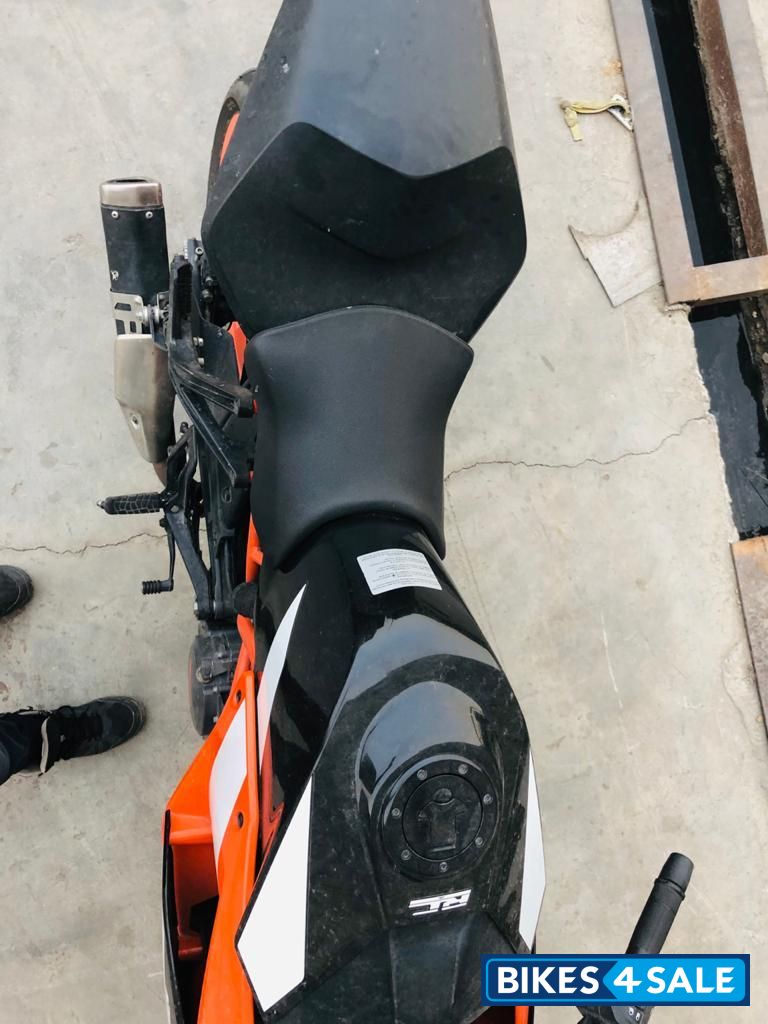 Ebony Matt Black KTM RC 390