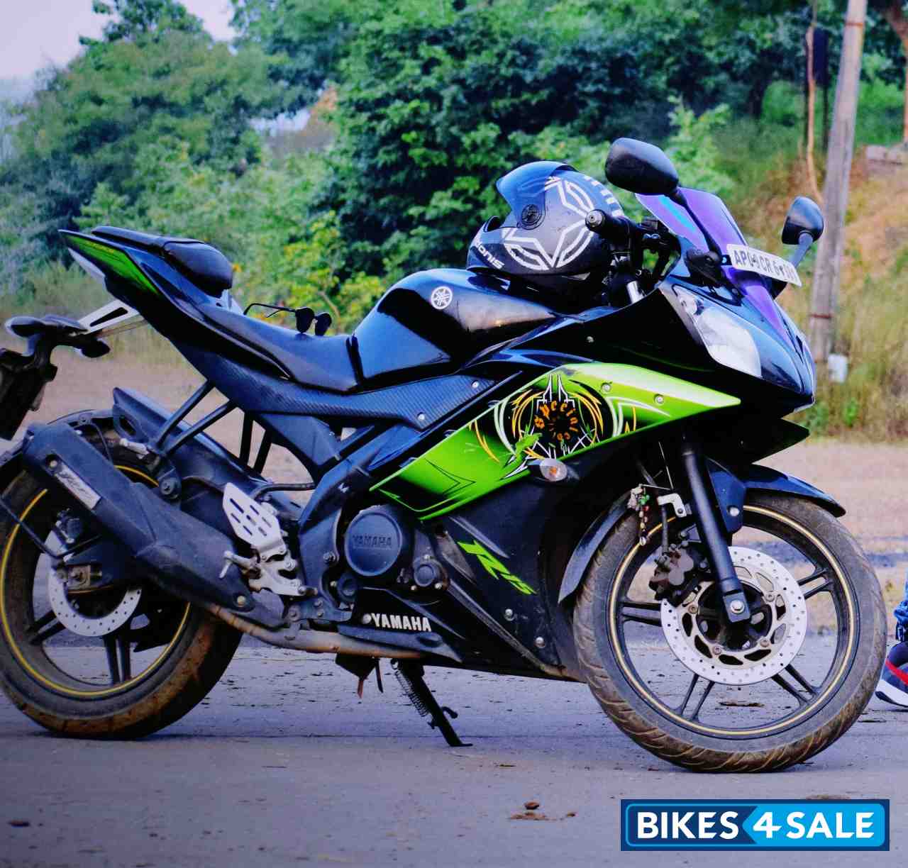 Yamaha YZF R15 V2