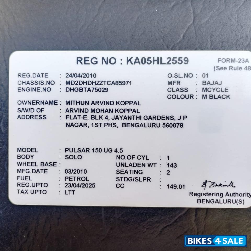 Black Bajaj Pulsar 150 Neon