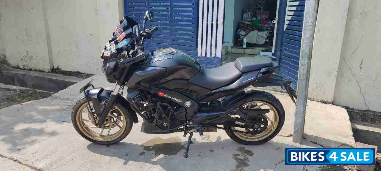 Black Bajaj Dominar 400 Disc