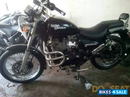 Black Royal Enfield Thunderbird 350