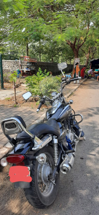 Black Bajaj Avenger Cruise 220