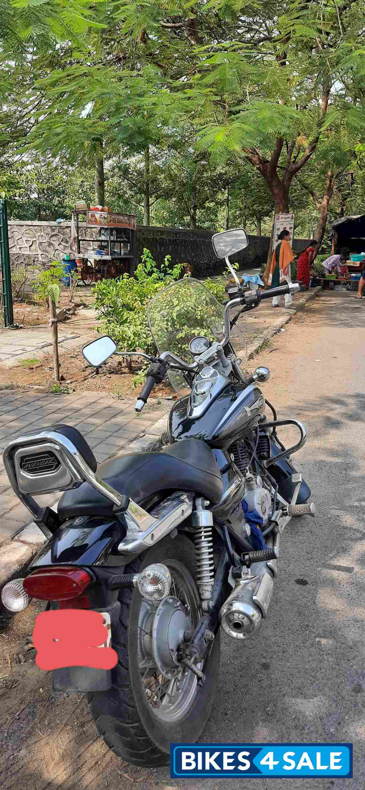 Black Bajaj Avenger Cruise 220