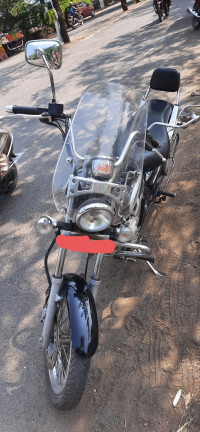 Black Bajaj Avenger Cruise 220