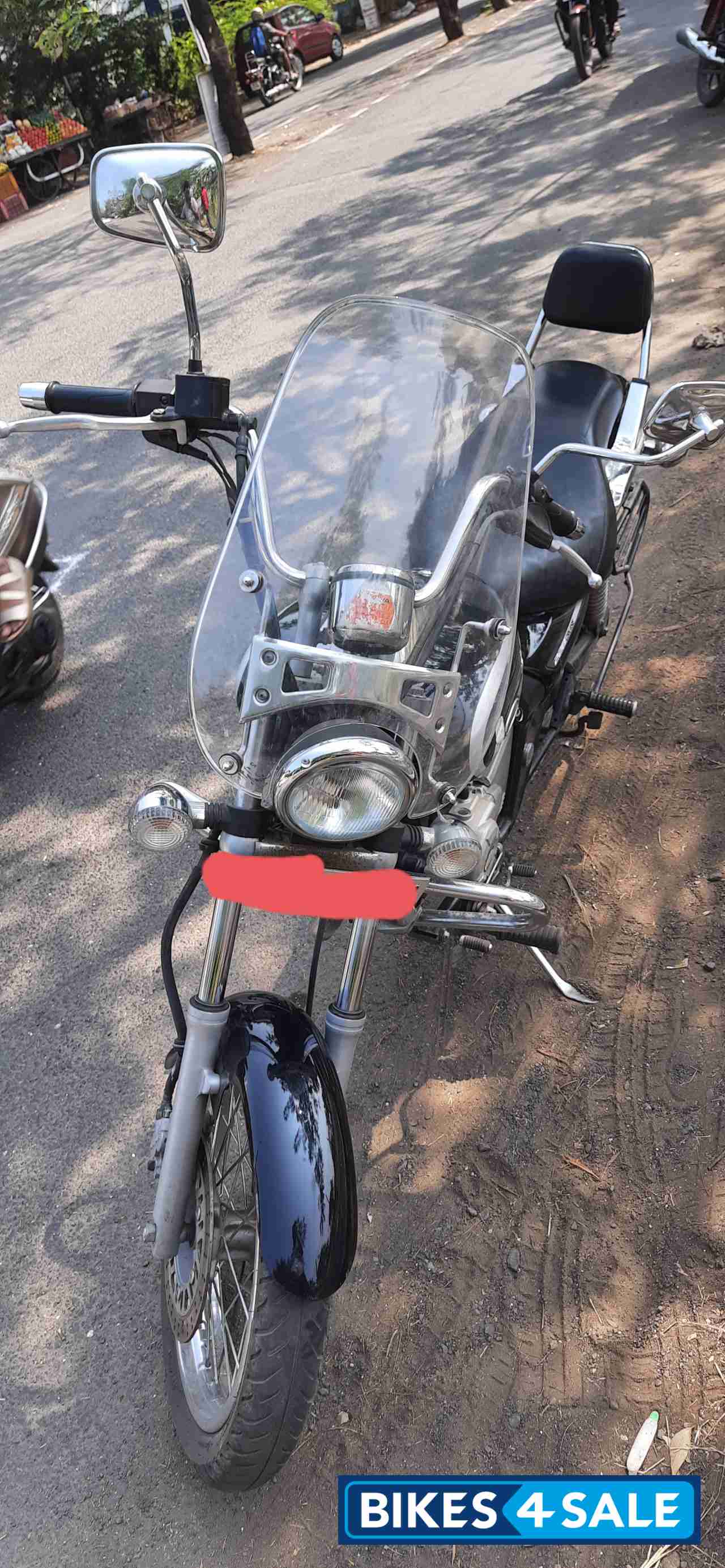 Black Bajaj Avenger Cruise 220