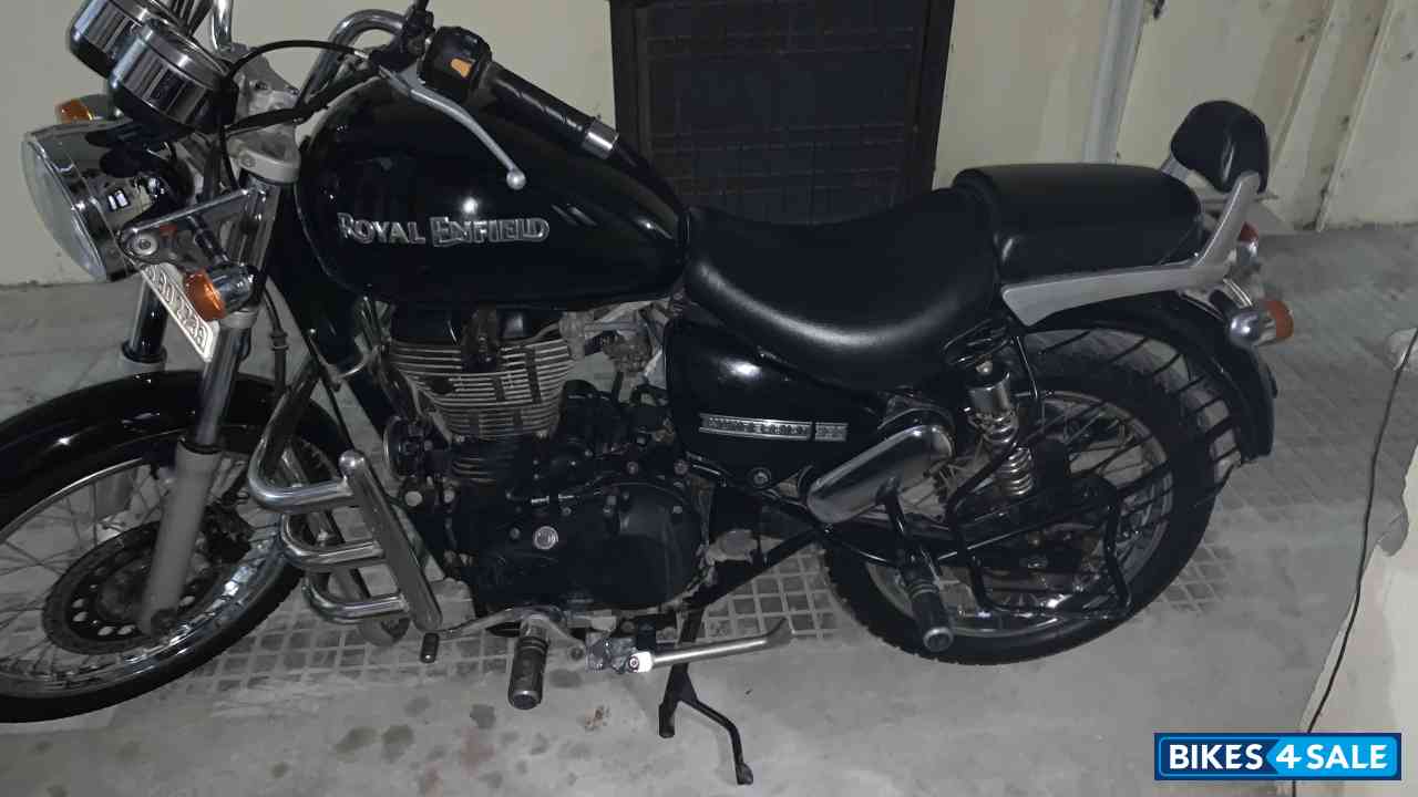 Black Royal Enfield Thunderbird 350