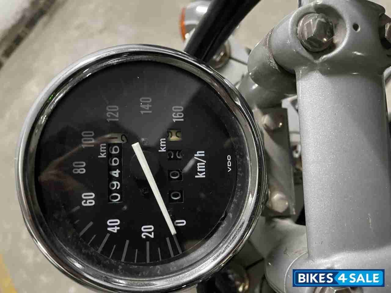 Black Bajaj Avenger 180 DTS-i