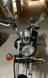 Black Bajaj Avenger 180 DTS-i