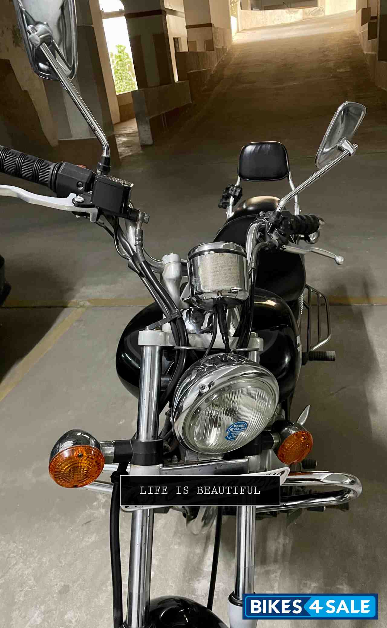 Black Bajaj Avenger 180 DTS-i