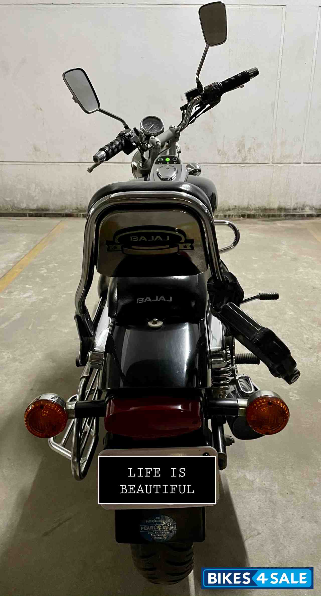 Black Bajaj Avenger 180 DTS-i
