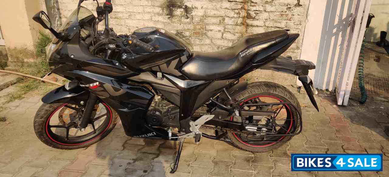 Black Suzuki Gixxer ABS