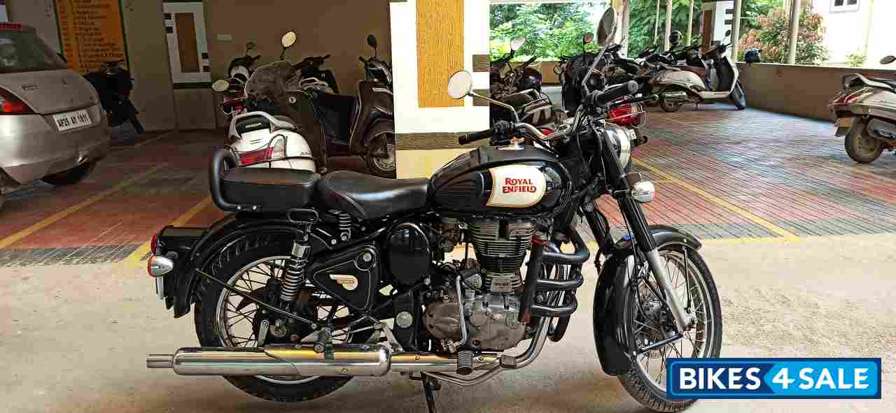Black Royal Enfield Classic 350 Black Royal Enfield Classic 350