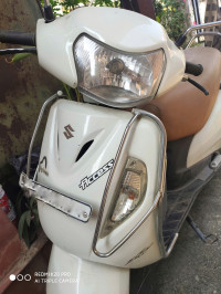 White Suzuki Access 125 Special Edition