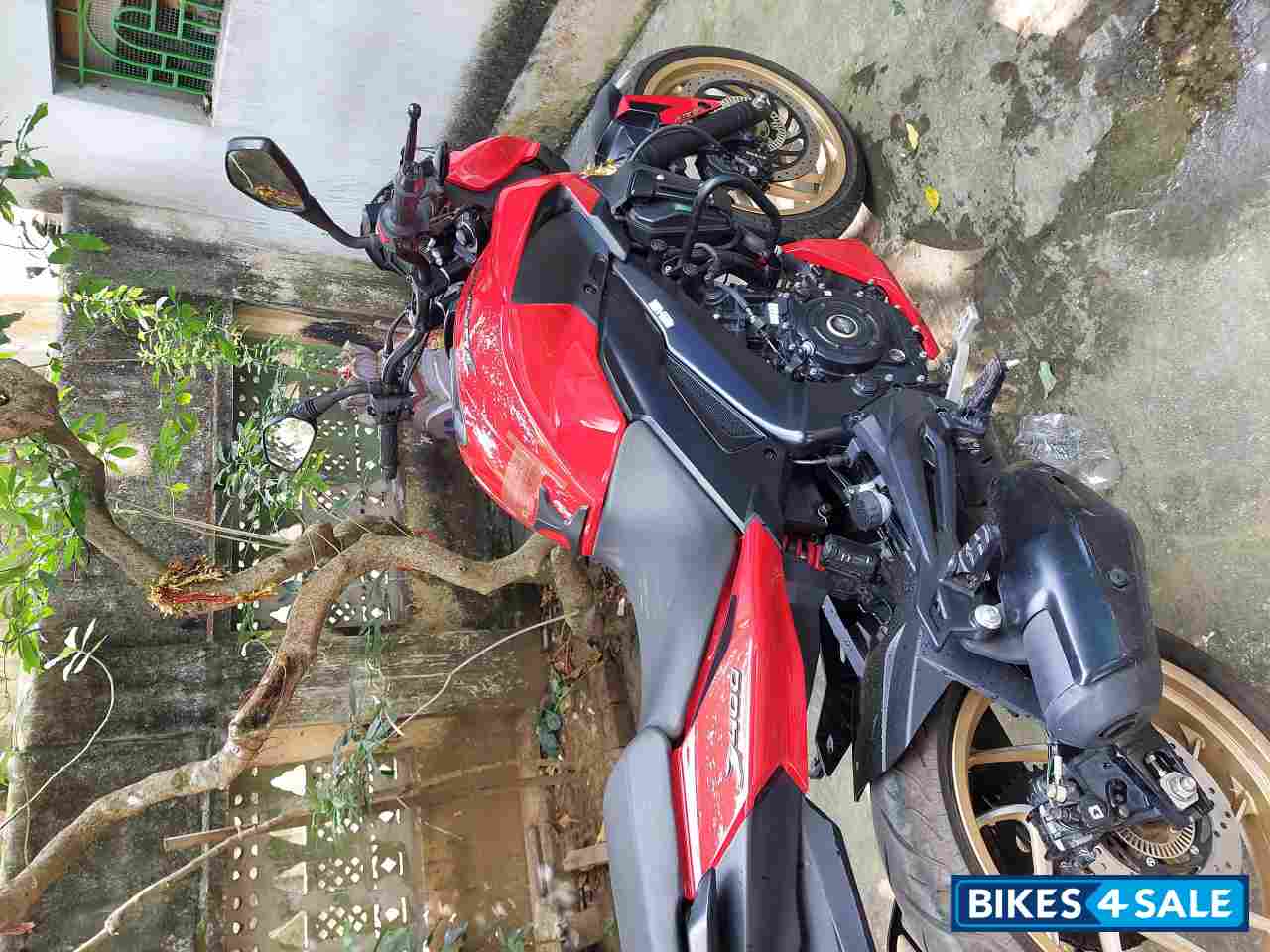 Red Bajaj Dominar 400 ABS BS6