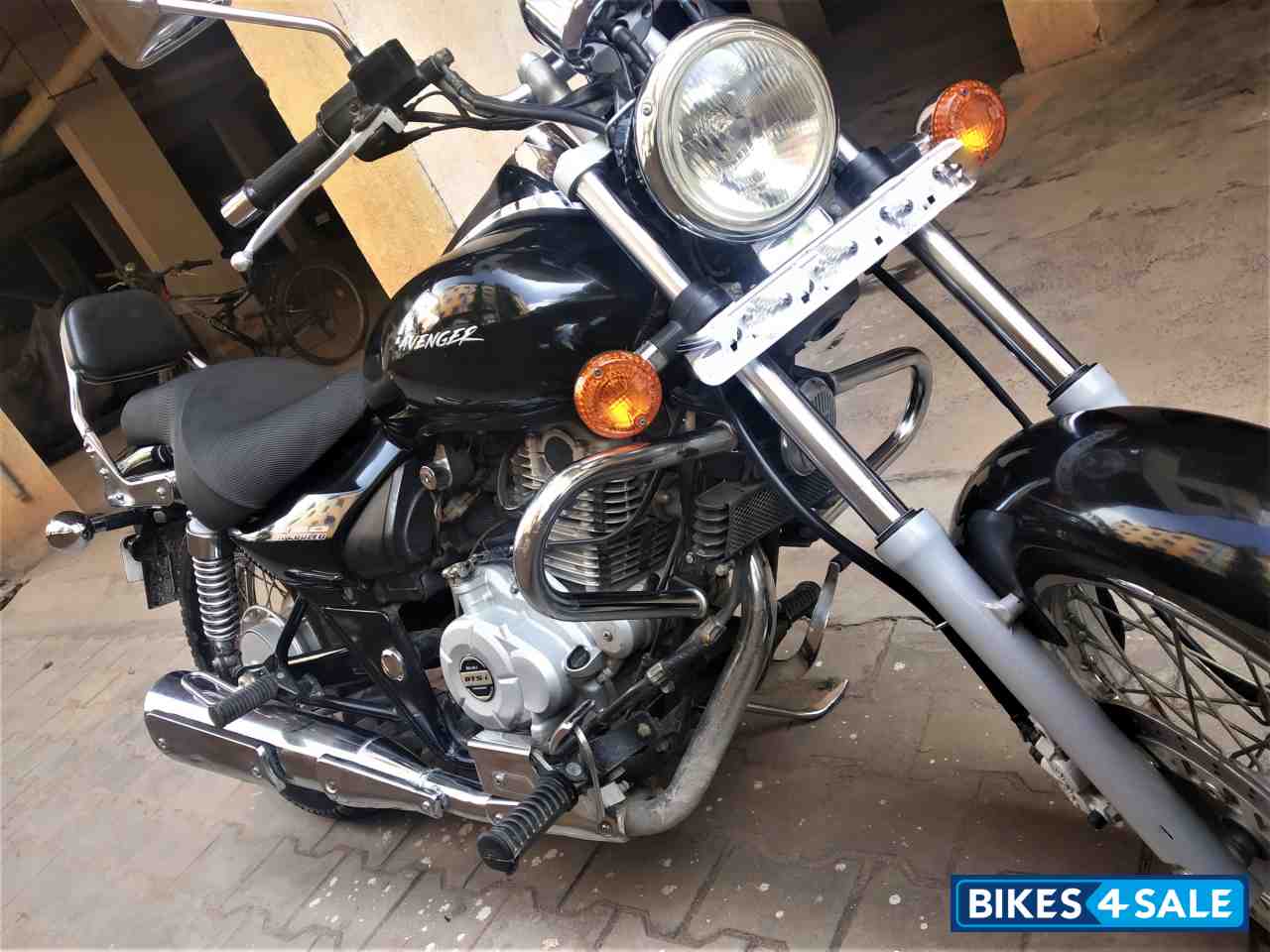 Bajaj Avenger 220 DTS-i