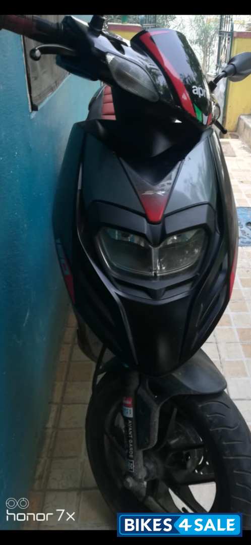 Red&black Aprilia SR 150