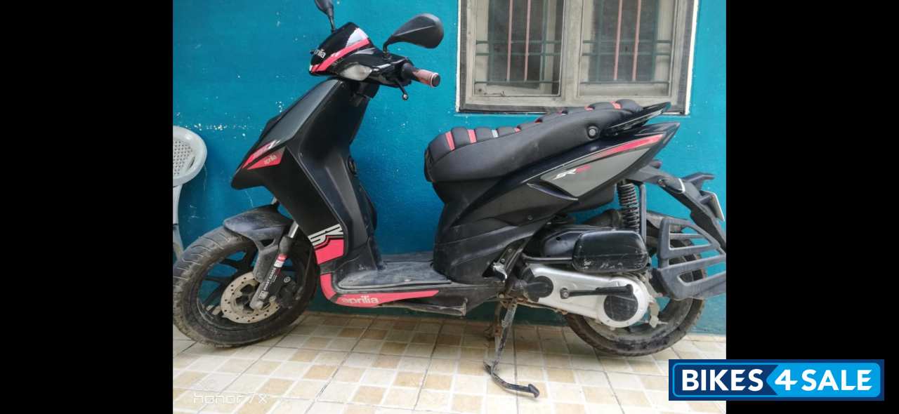 Red&black Aprilia SR 150