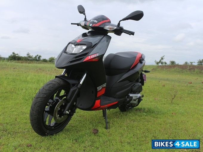 Red&black Aprilia SR 150
