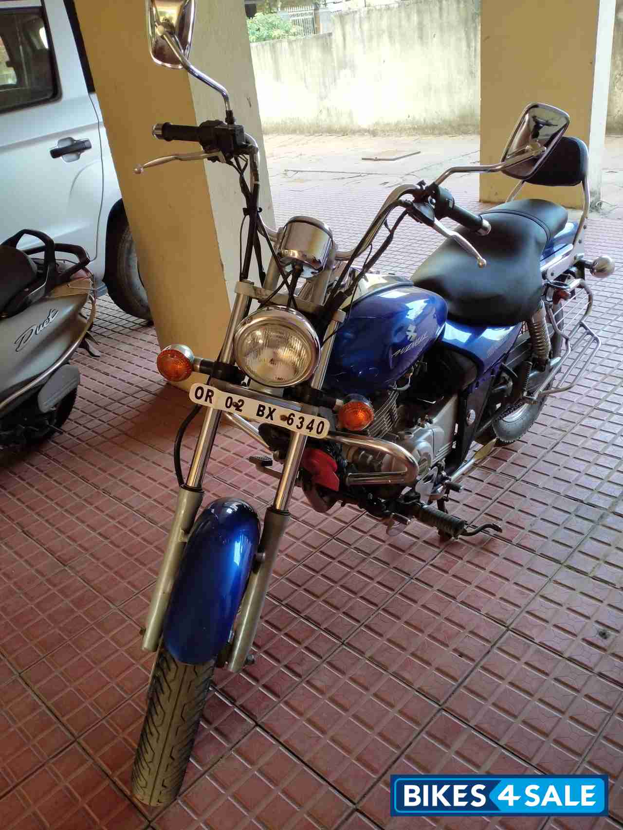 Plasma Blue Bajaj Avenger 220 DTS-i