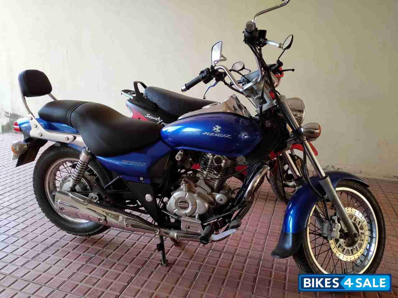 Plasma Blue Bajaj Avenger 220 DTS-i